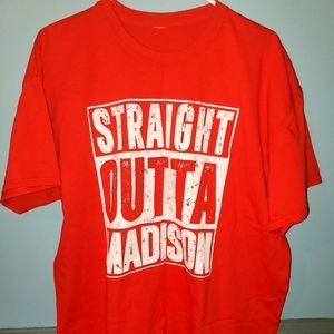 Unique Wisconsin Badgers t-shirt!! Mens Size XL.